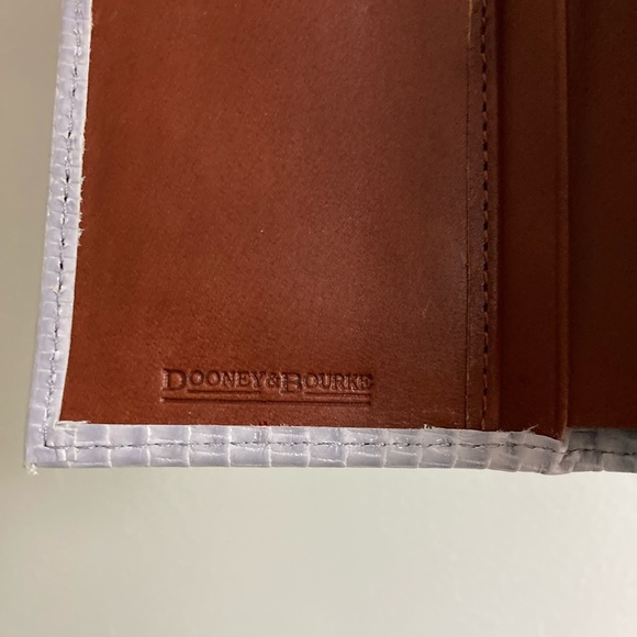 Dooney and bourke wallet - Picture 8 of 8